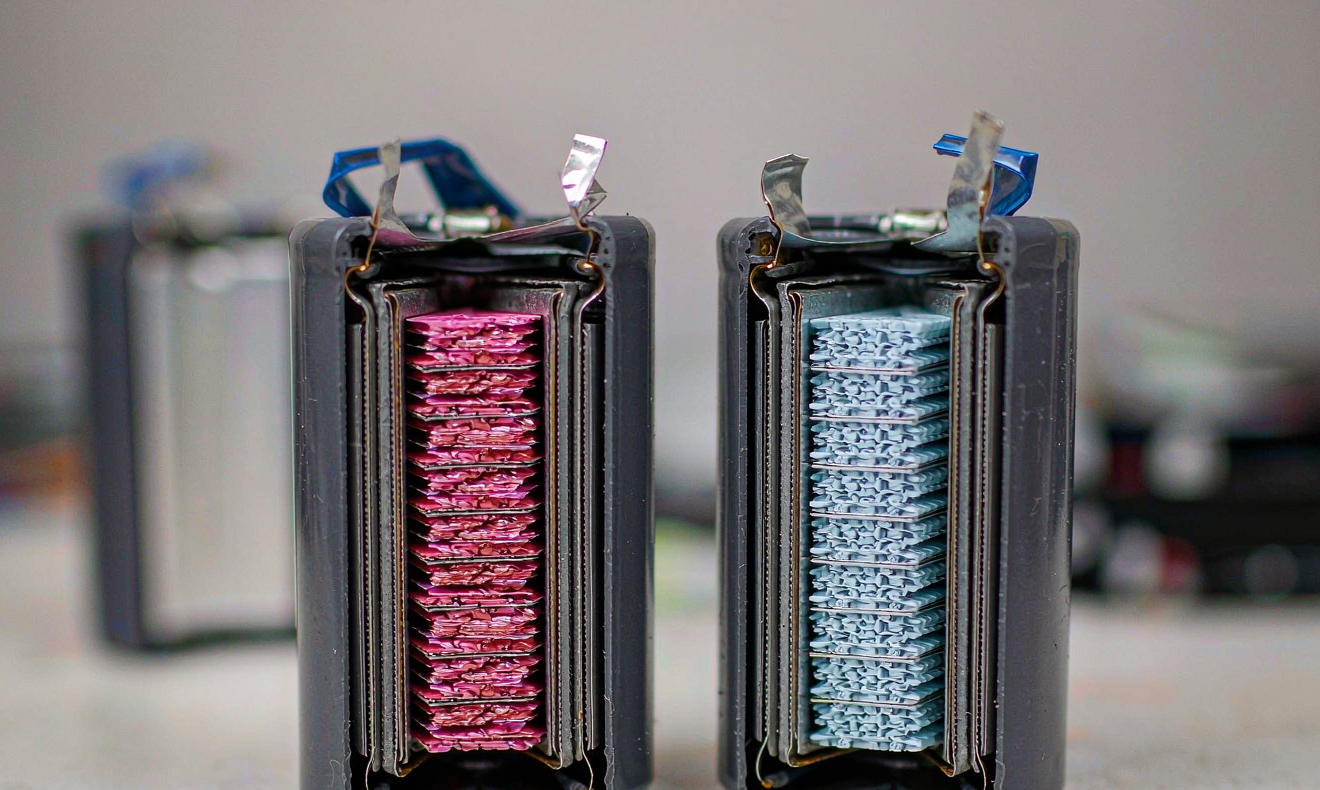 Cutaway view of two sodium-ion battery cells with layered oxide and Prussian blue analogue cathode materials side by side