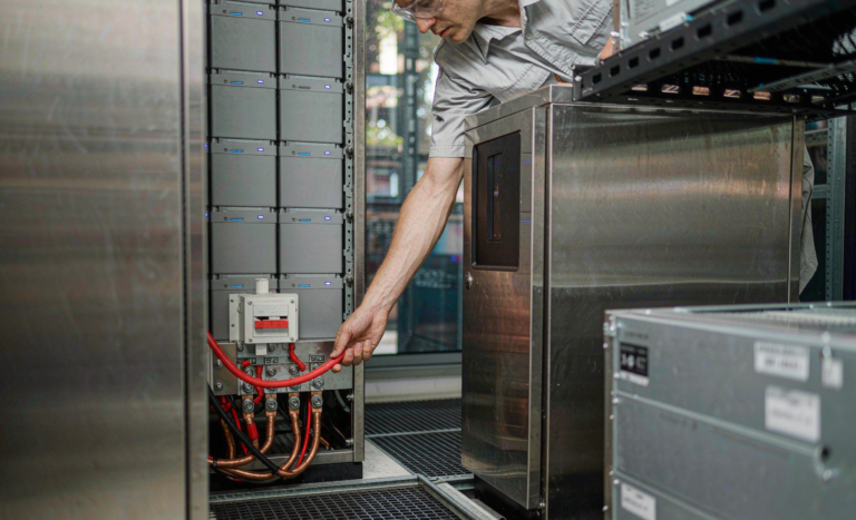 Lithium Battery Integration for UPS Systems: A Senior Engineer’s Retrofit and Commissioning Playbook