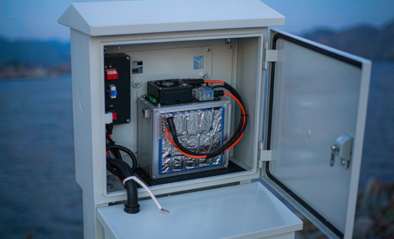 Sodium-Ion Battery Deployment for Street Lights: A Field Engineer’s Guide to Sizing, Cold Climate and Commissioning