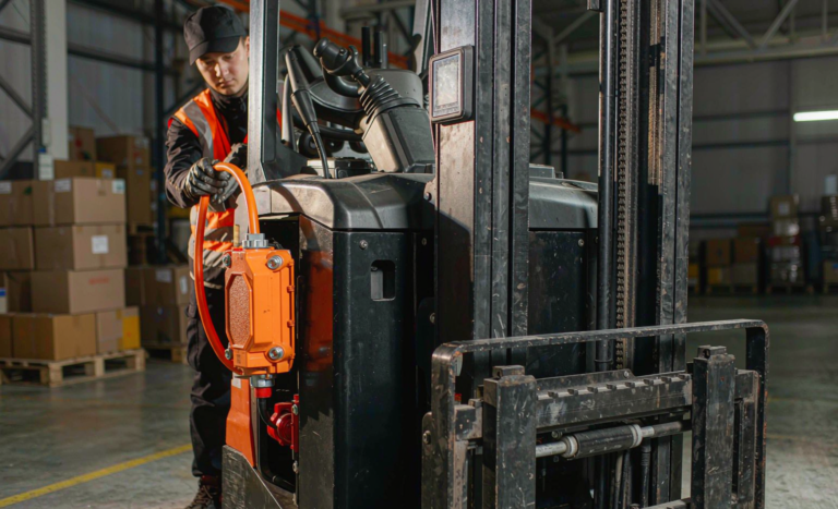 Sodium-Ion Battery Deployment for Forklifts: A Senior Engineer’s Fleet Conversion Field Guide