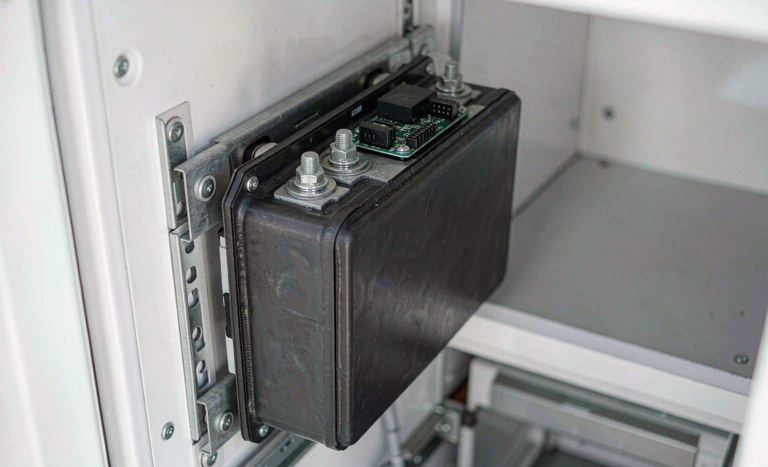 lithium battery for ambulance emergency vehicle sealed pack in cabinet