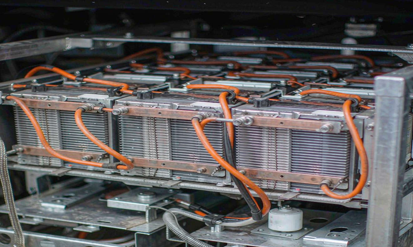 battery solution for trams and trolleybuses installed under a low-floor tram chassis